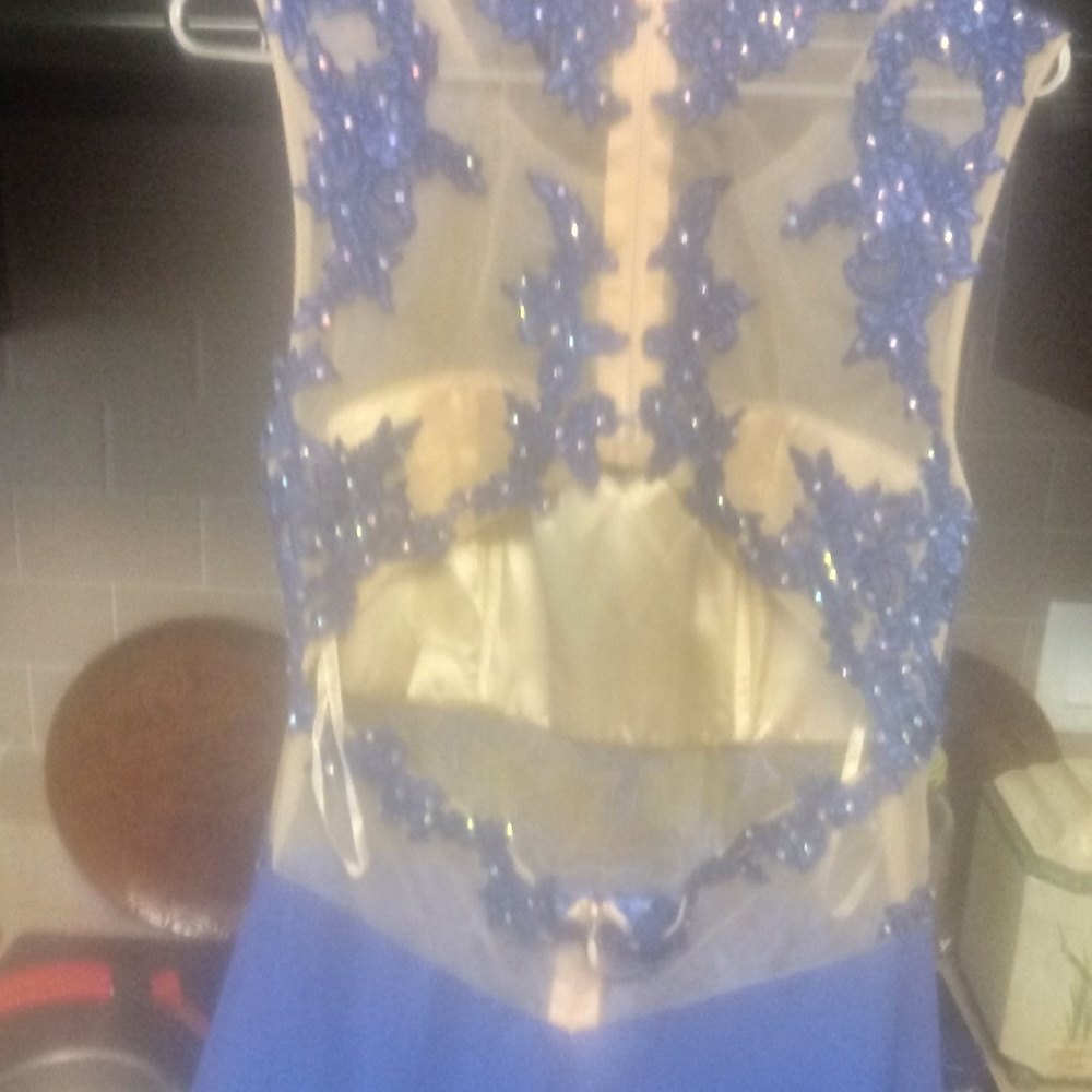 Prom dress - Picture 2 of 4